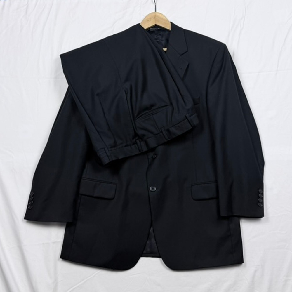 Jos A Bank Black Pinstripe 2 Piece Suit 44R 36x29 Executive Professional Formal